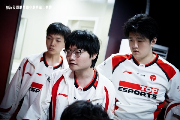 LPL发布TES赛后返图：一往无前，恭喜TES豪取五连胜！