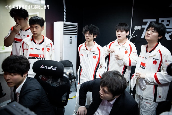 LPL发布TES赛后返图：一往无前，恭喜TES豪取五连胜！